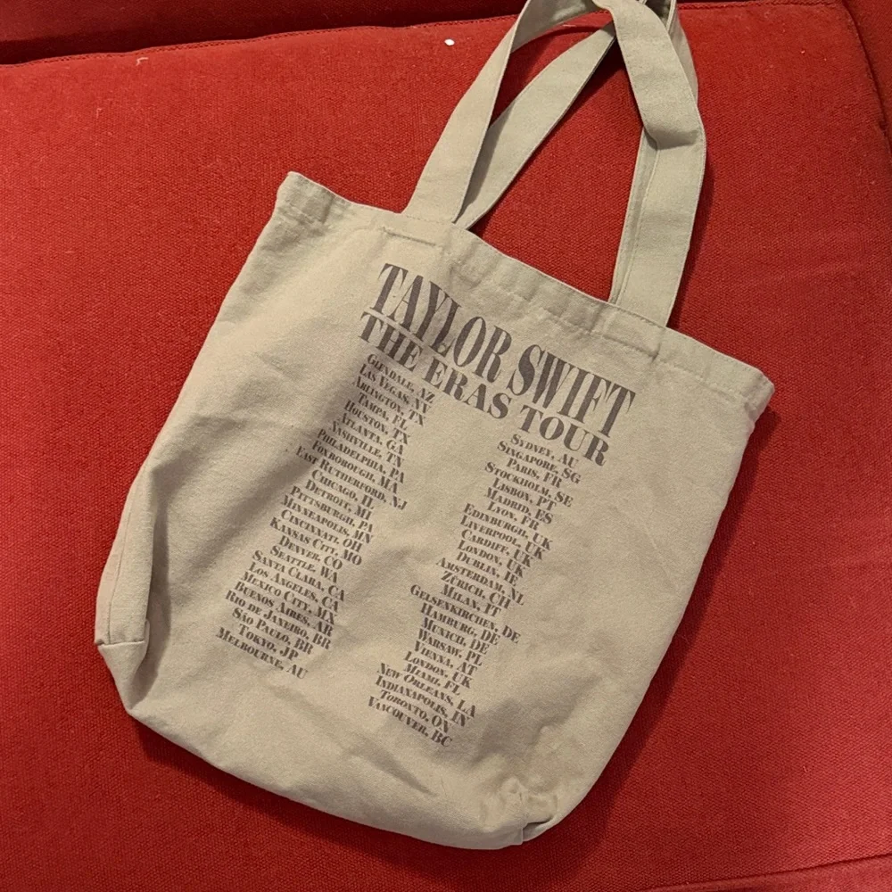 Taylor Swift Tour Beige Tote - Picture 1 of 4